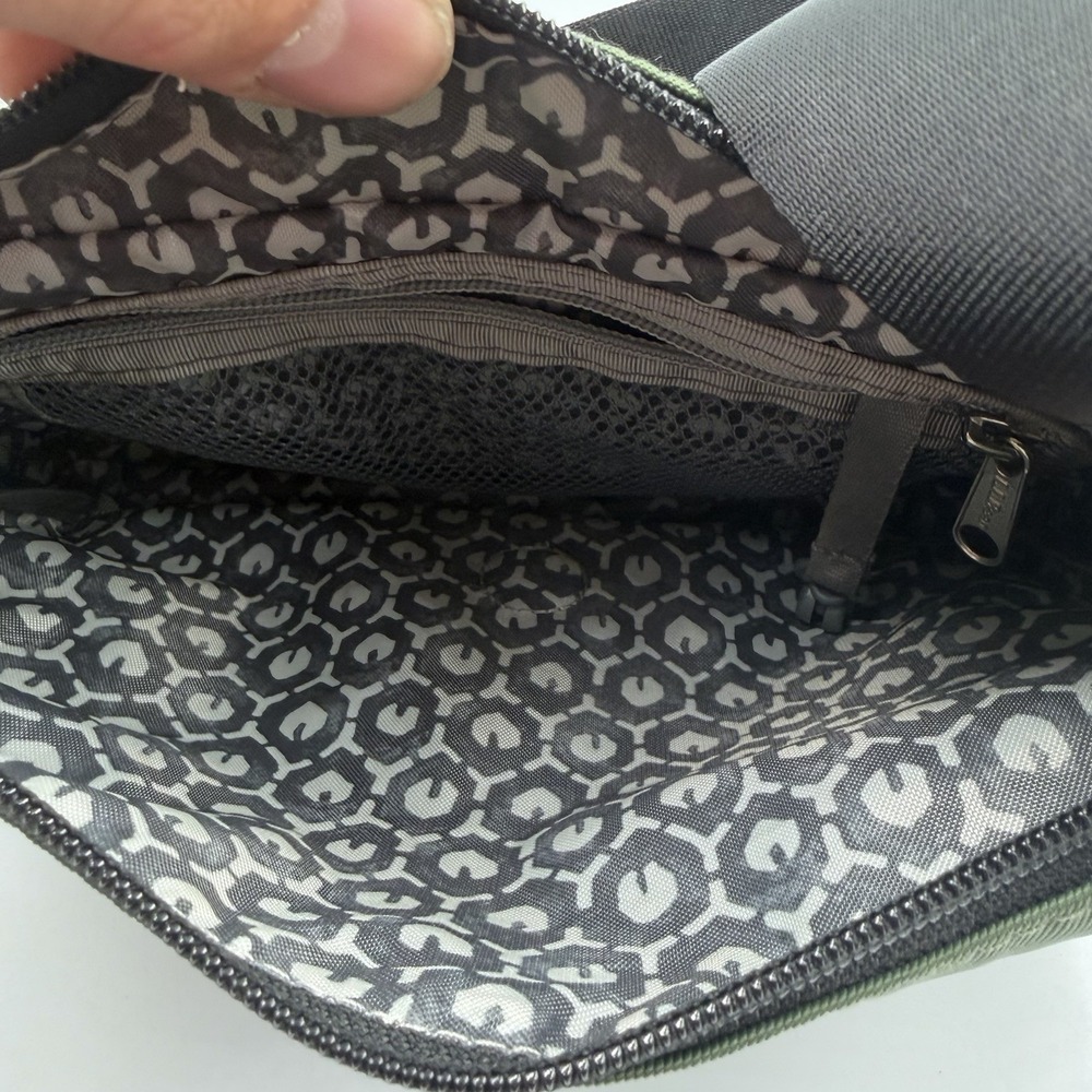 LLBean Boundless Messenger Bag Green Nylon Adjustable Strap crossbody Zip - Picture 10 of 10